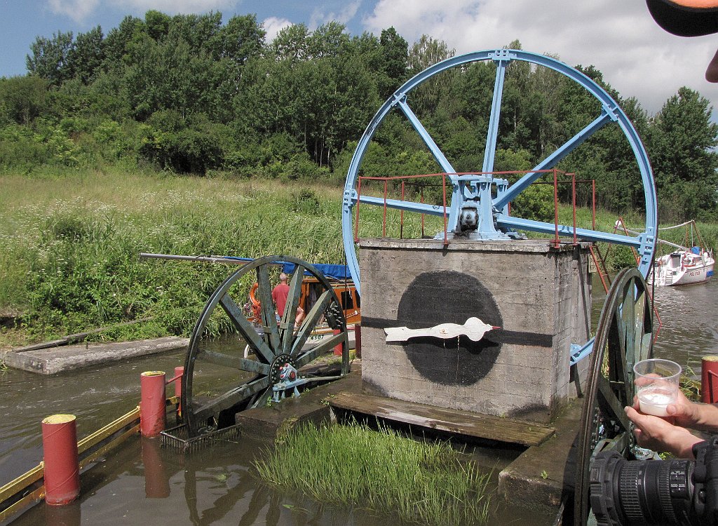 2012-07-02_11-49-16_IMG_x26970_cr.jpg -                                