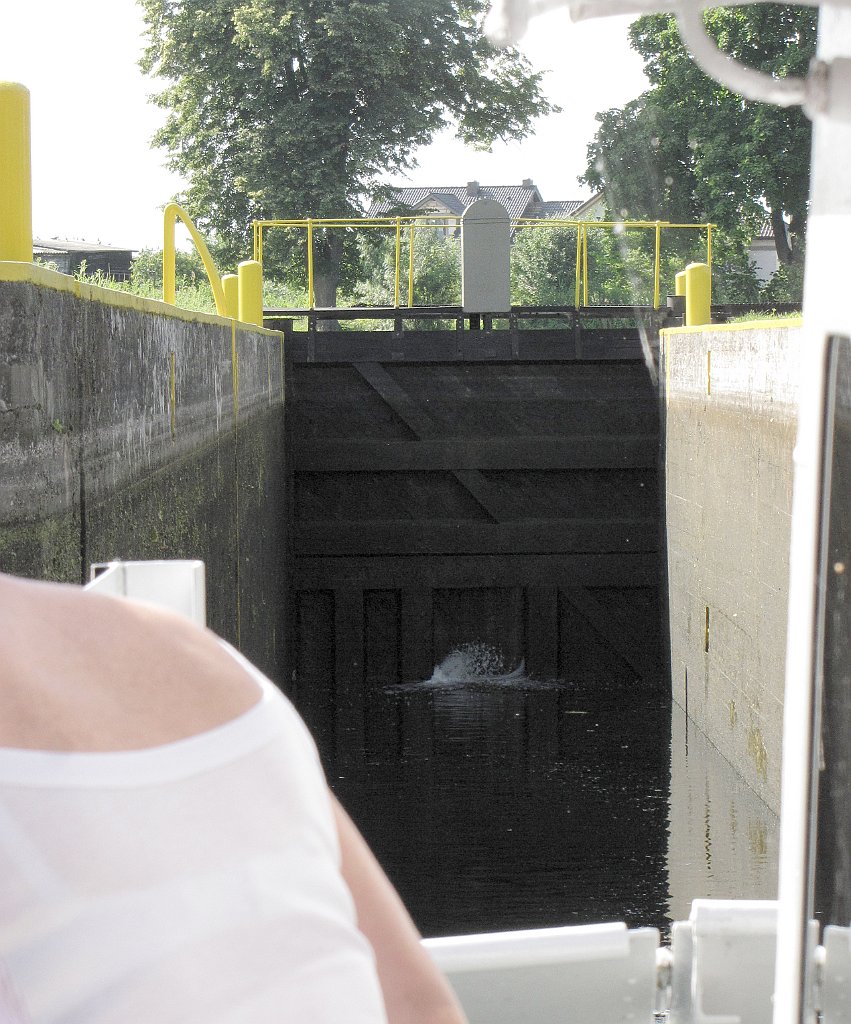 2012-07-02_16-33-15_IMG_x27125_cr.jpg -                                